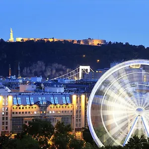 Kempinski Corvinus Отель