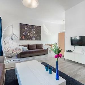 https://siesta-apartament-gracja.sopothotels.com